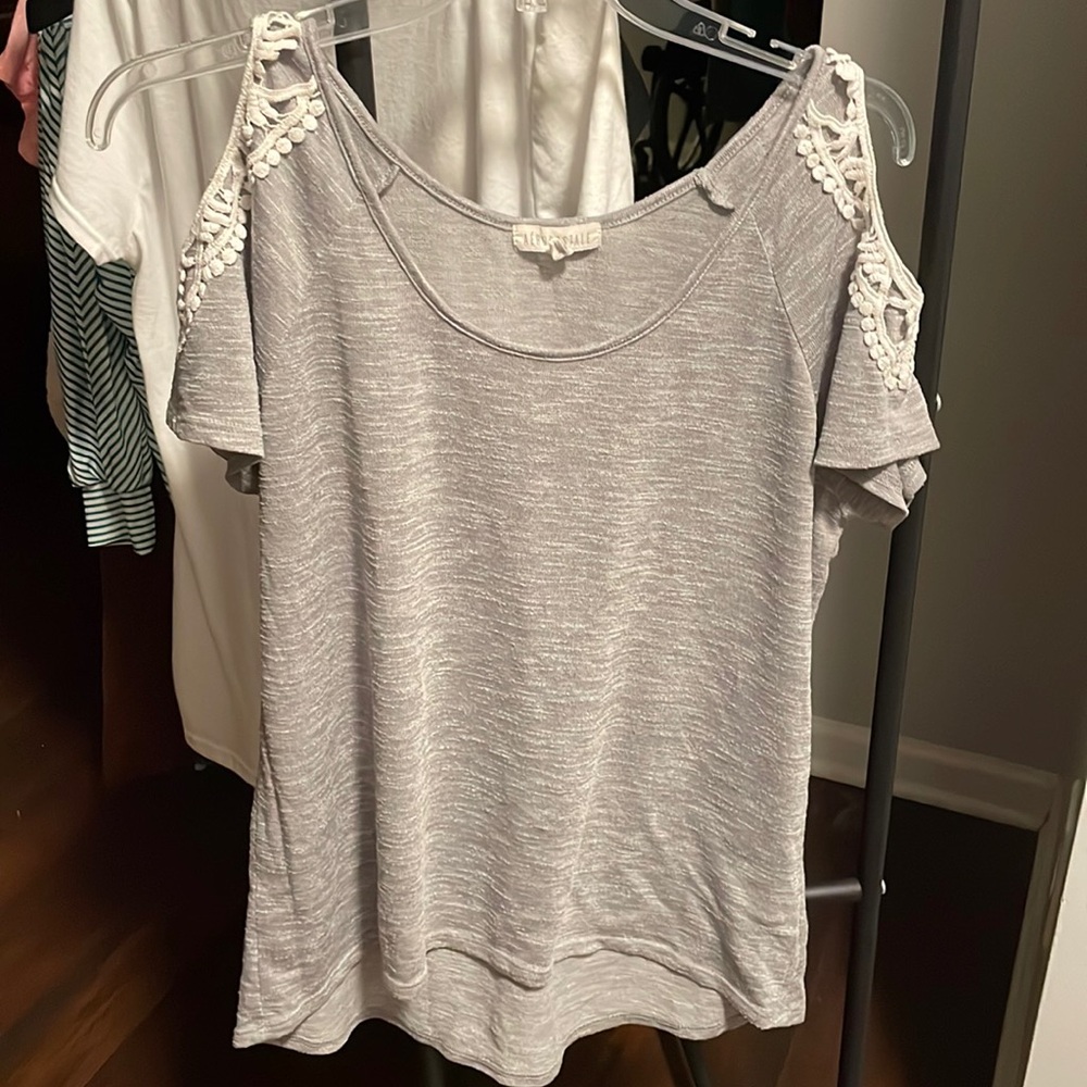 Aeropostale L Gray Cold Shoulder White Lace Tee